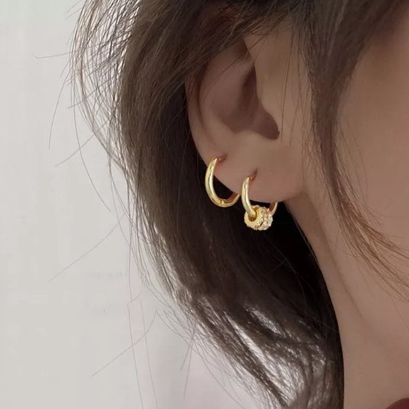 18K Gold Crystal Round Huggie Hoop Earrings Sterling Silver - Picture 1 of 4